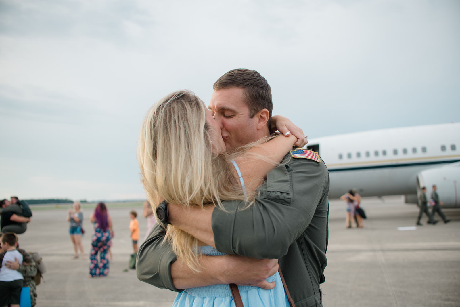 Couple embraces at a military homecoming